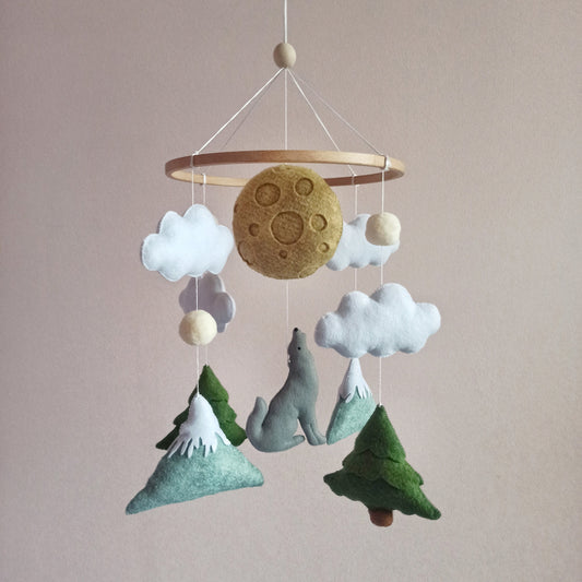 Howling wolf baby mobile for crib will be a great addition to your woodland/mountain nursery decor. Baby mobile can be a great newborn gift, baby shower gift, new baby gift, pregnancy gift.