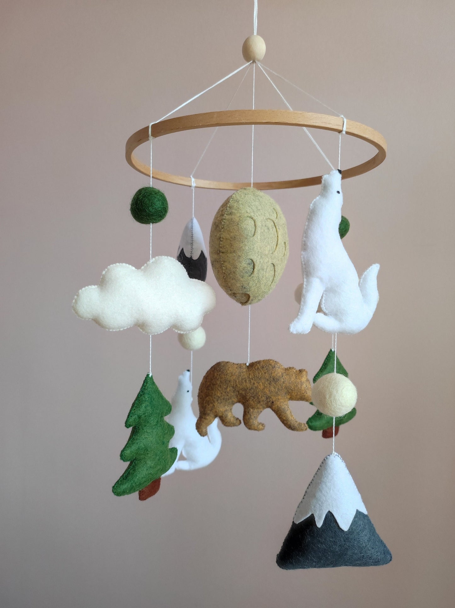 Mountains baby mobile with bear will be a great addition to your woodland/national park nursery decor