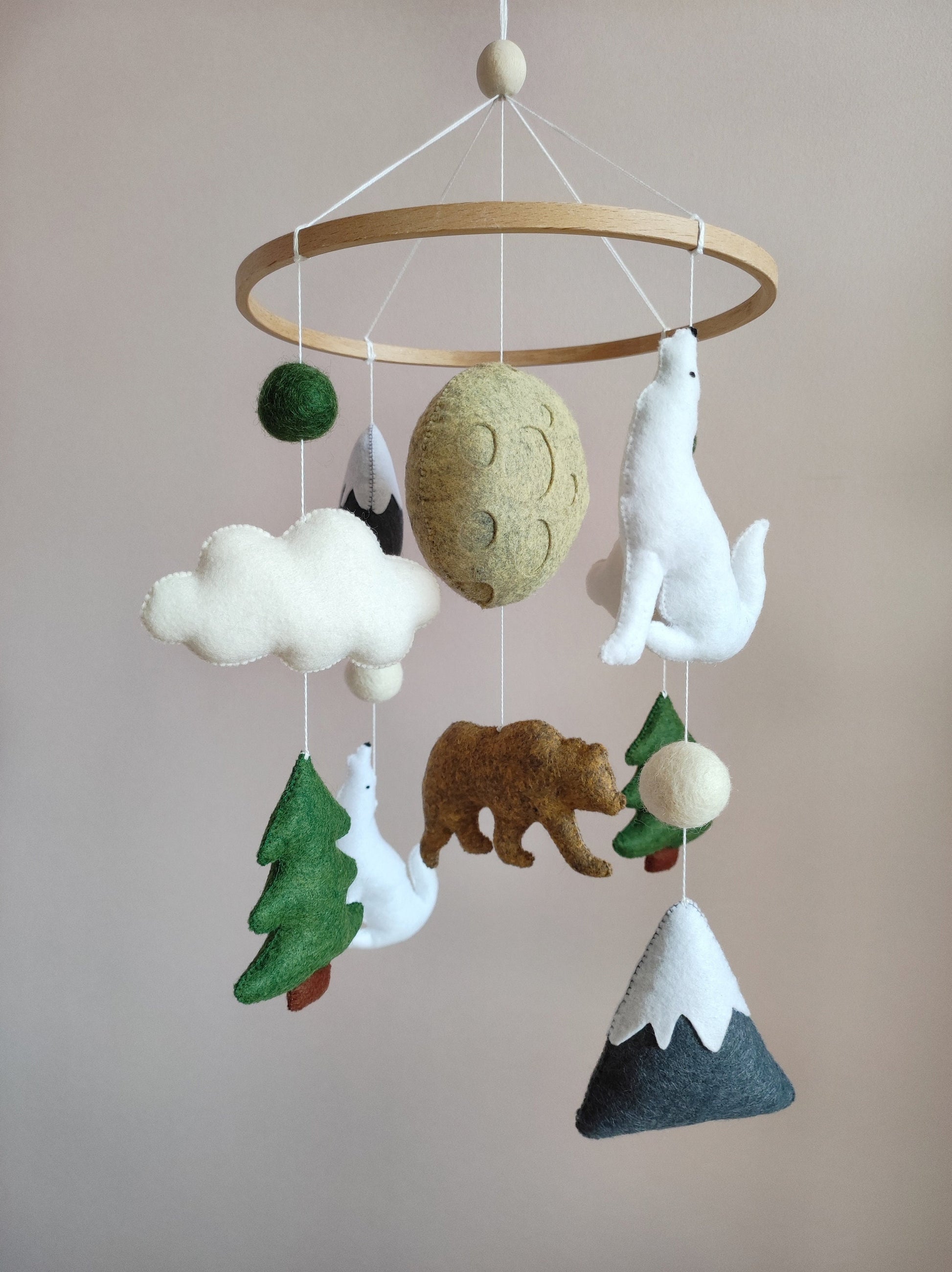 Mountains baby mobile with bear will be a great addition to your woodland/national park nursery decor