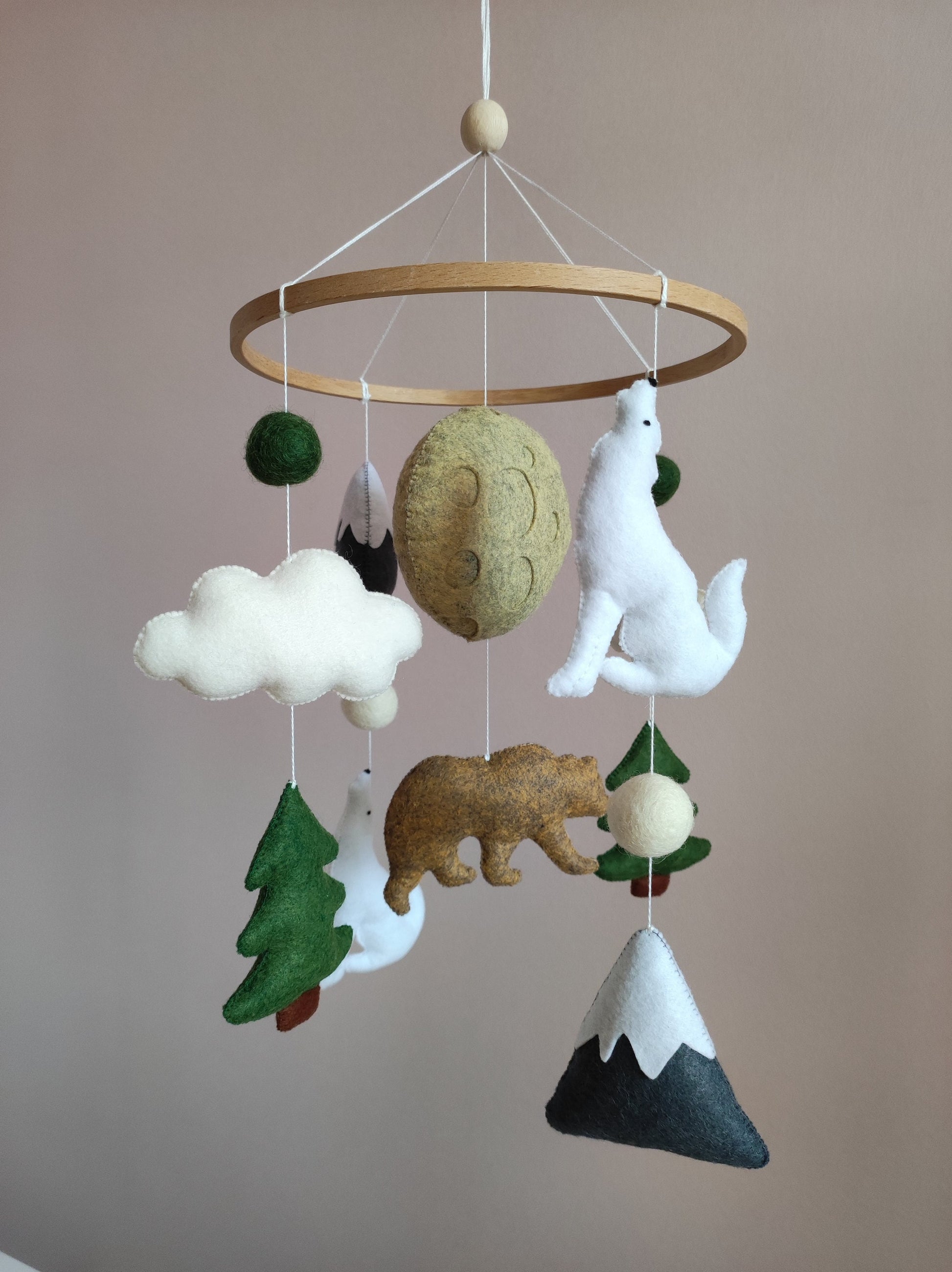 Mountains baby mobile with bear will be a great addition to your woodland/national park nursery decor